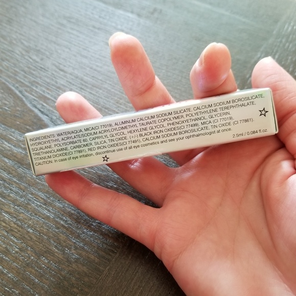 Sparkly Shimmering Liquid Eye Glitter - Picture 4 of 7